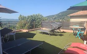 de 1 à 6 avec terrasse solarium, vue panoramique et parking gratuit